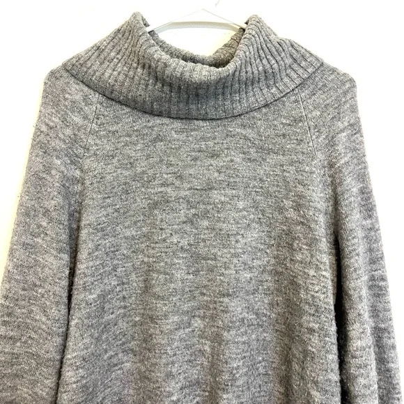 2/$30 Banana Republic - Gray Cowl Neck Sweater | Cozy Knit Pullover | Size S - Picture 3 of 8